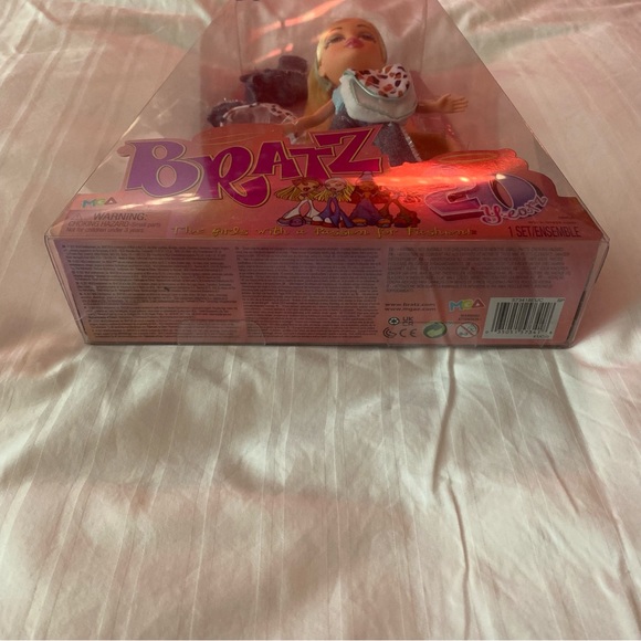 NIB NRFB bratz 20th anniversary cloe 2021 reproduction doll - Picture 4 of 7